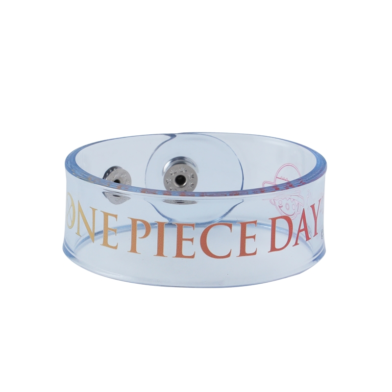 『ＯＮＥ　ＰＩＥＣＥ』ボタン付きバングル　＜ＯＮＥ　ＰＩＥＣＥ　ＤＡＹ’２５＞　ＢＥ３