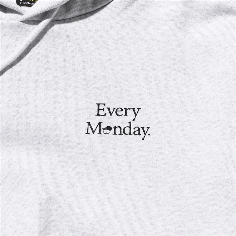 『Ｅｖｅｒｙ　Ｍｏｎｄａｙ』＿ＬＯＧＯフーディー＿ＧＲＥＹ　Ｌサイズ Lサイズ